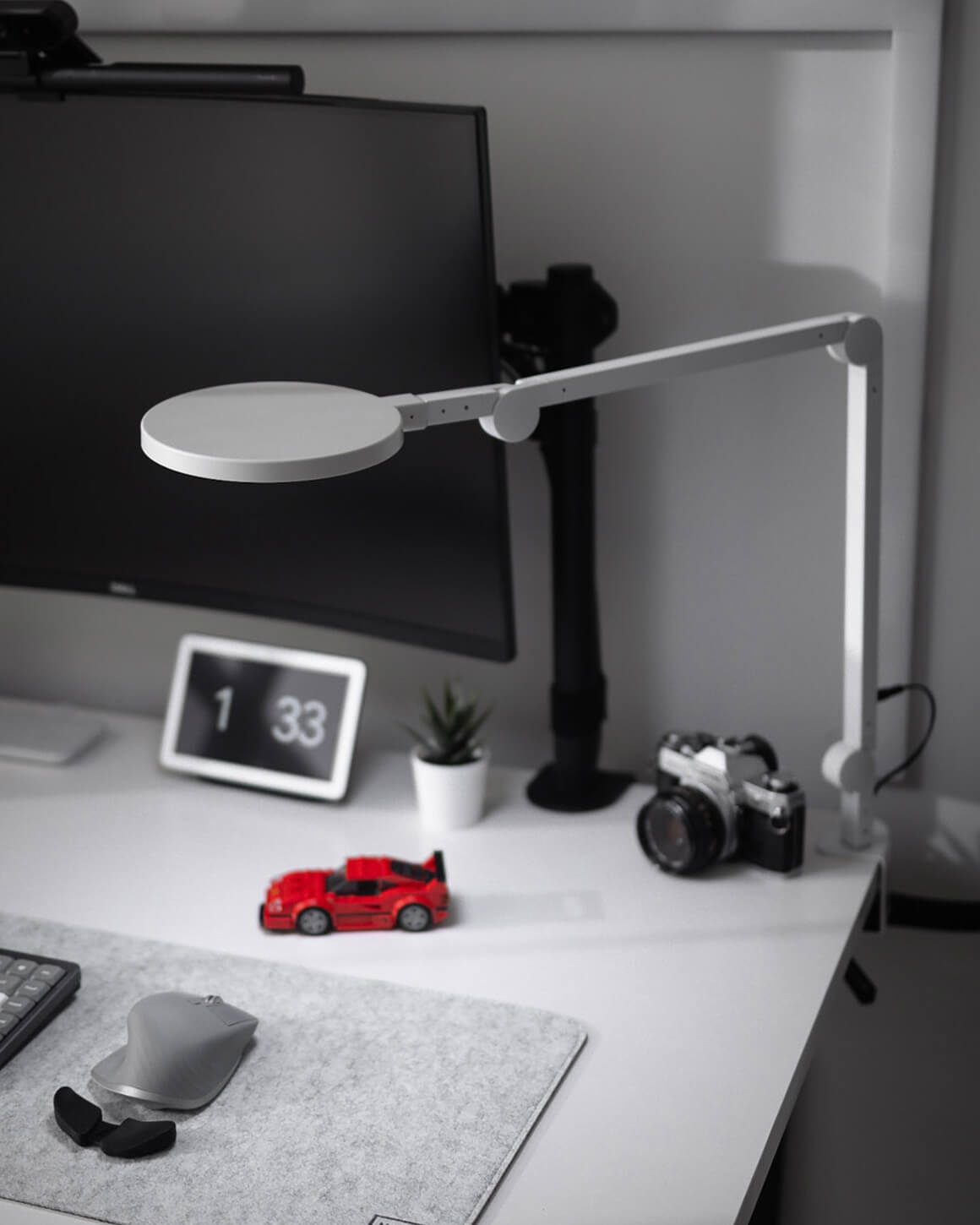 NOT AVAILABLE Lume Cube Edge Light 2.0 LED Desk Lamp