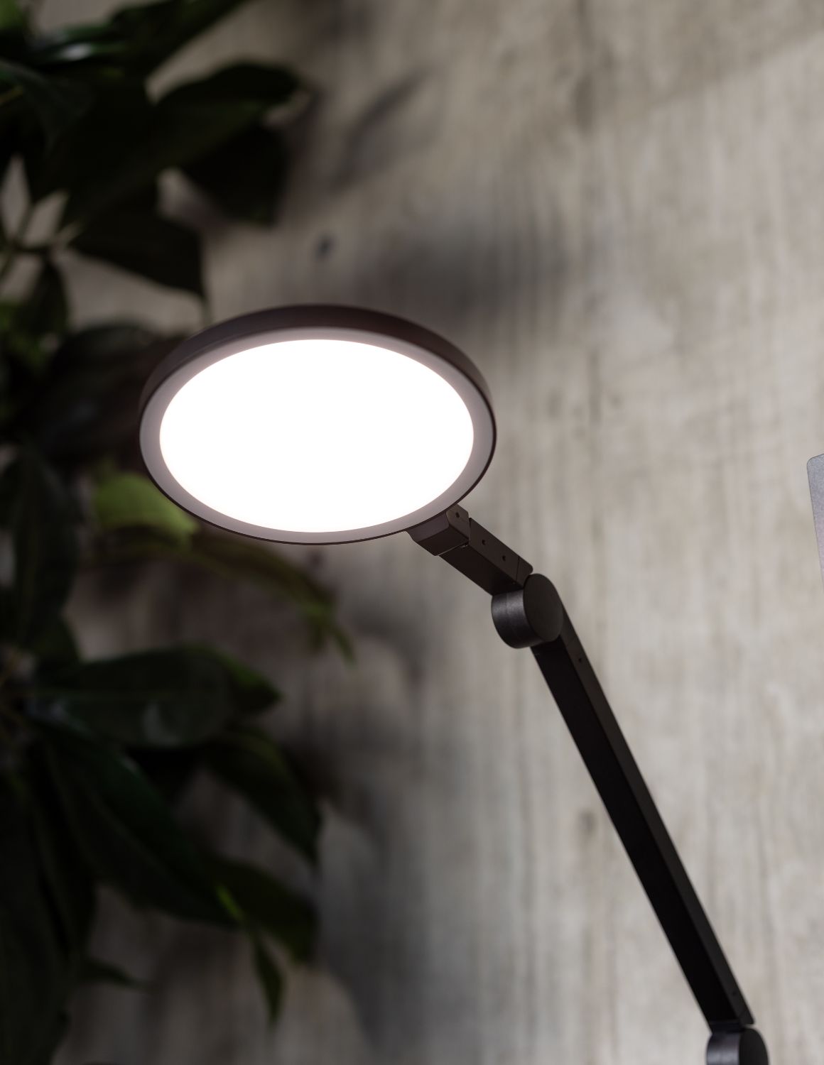 NOT AVAILABLE Lume Cube Edge Light 2.0 LED Desk Lamp